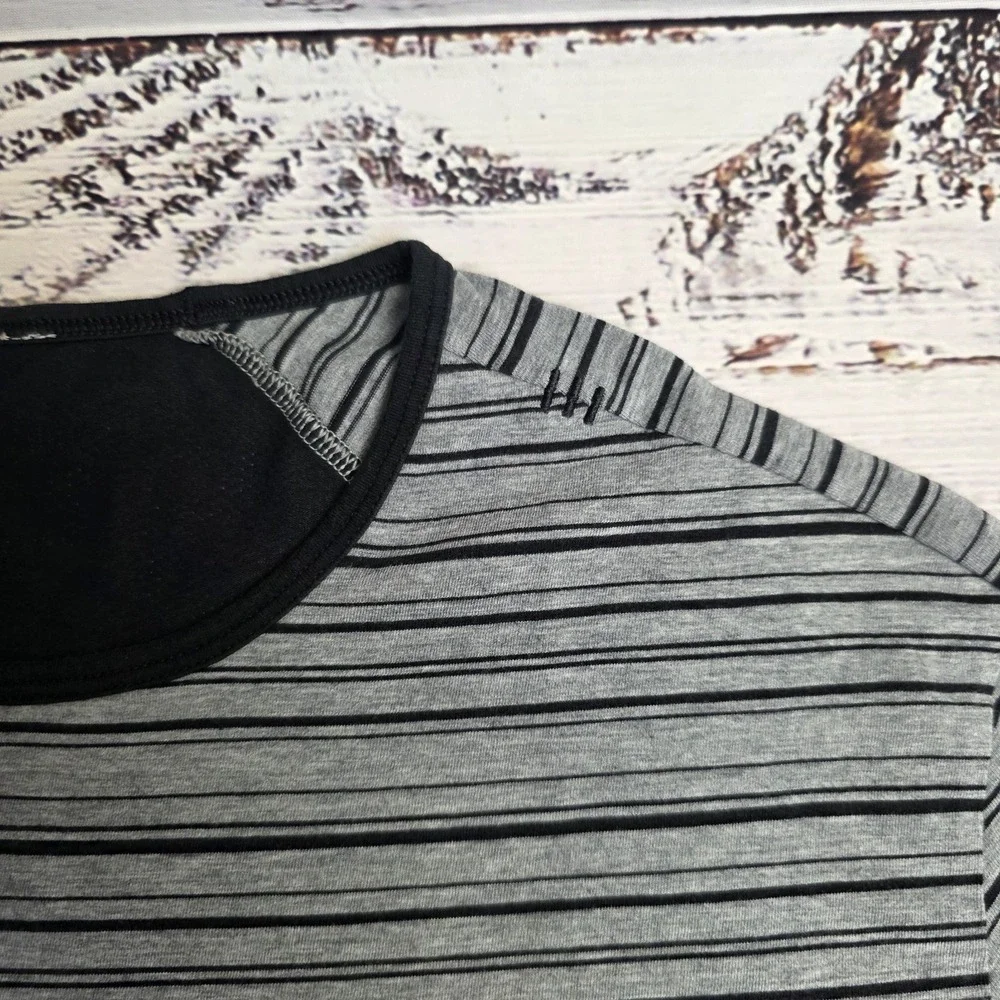 Lululemon Metal Vent Tech Short Sleeve Performance Shirt Mens Large Gray Stripes
